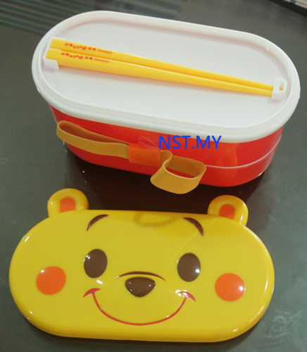 Pooh Double Decker Bento Box set（with flaw)